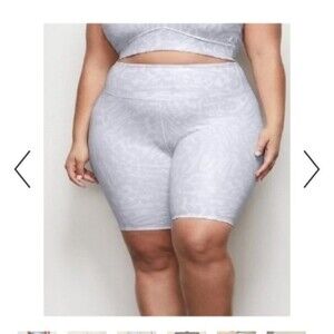 GOOD AMERICAN Women Icy Leopard Double Face Silky Biker Shorts so 6 (3XL) NWOT!